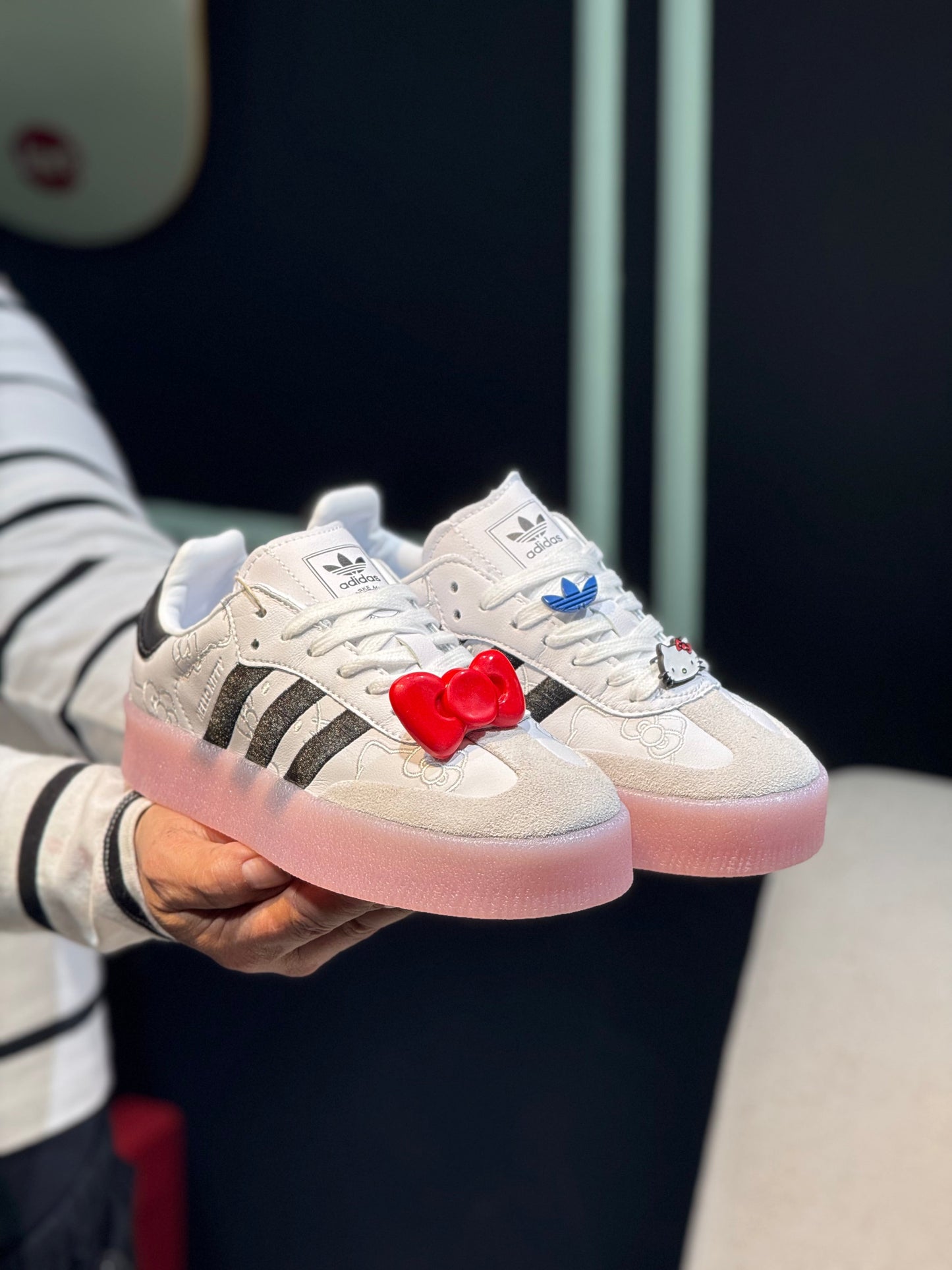 Adidas samba x hello kitty