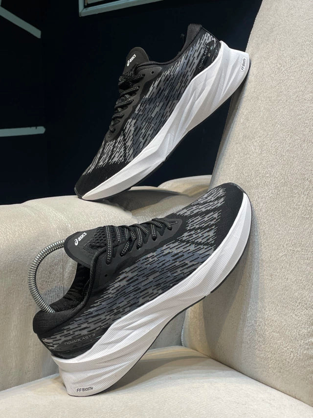 ASICS Novablast